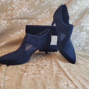 Life Stride Black Suede Heels